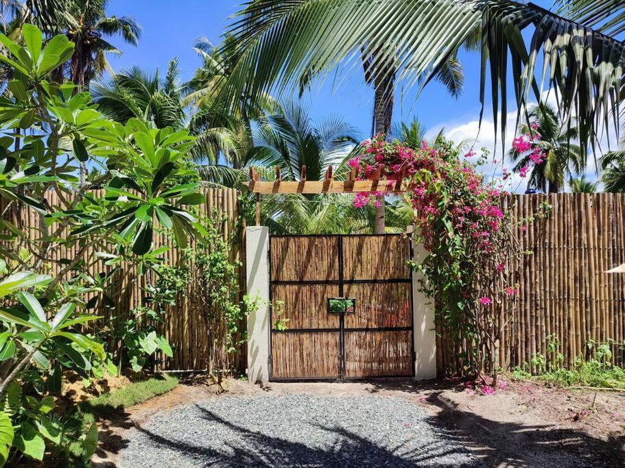 The Bamboo Houses - Tropical Garden & Empty Beach General Luna  Extérieur photo