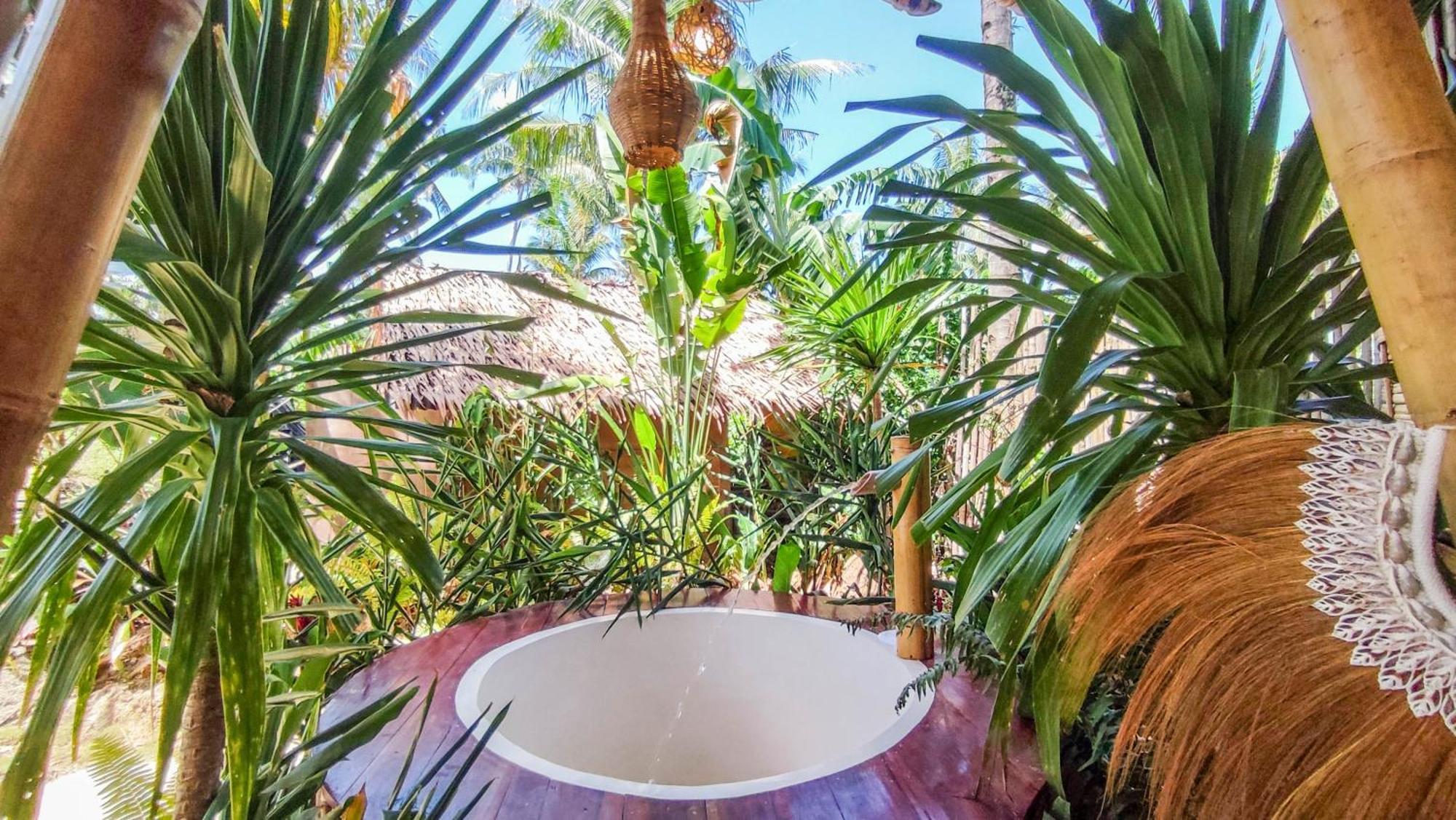 The Bamboo Houses - Tropical Garden & Empty Beach General Luna  Extérieur photo